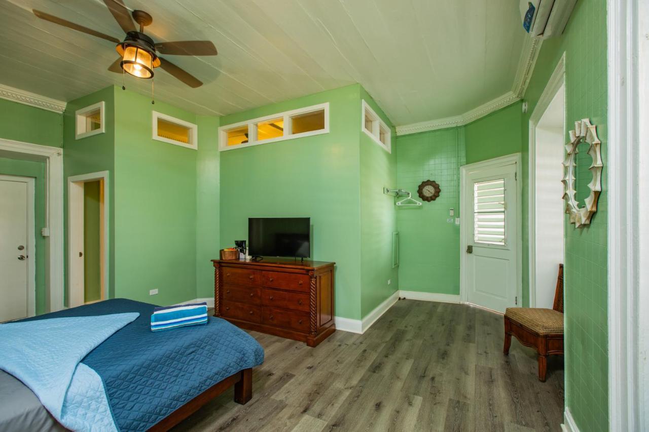 Hotel Victoria House Frederiksted Exterior foto